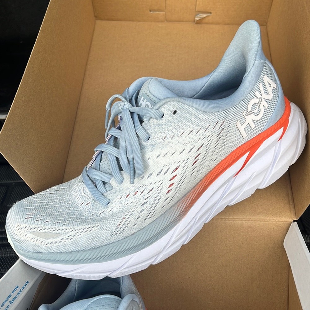HOKA Clifton 8